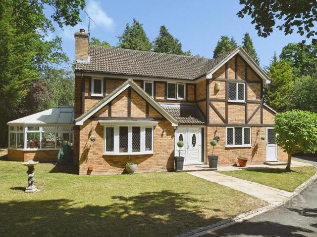 5 bedroom detached house to rent