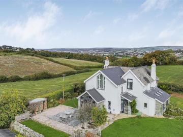 5 bedroom detached house to rent