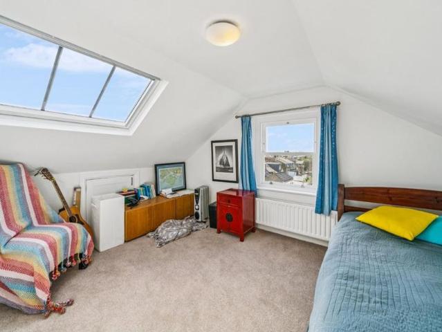 5 bedroom detached house to rent