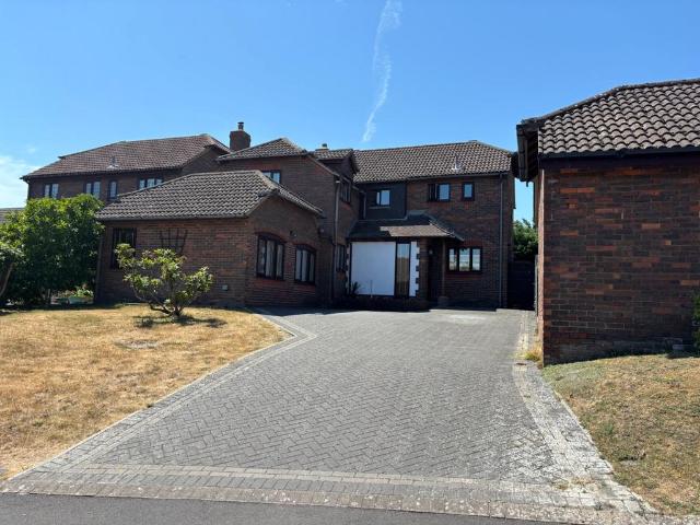 5 bedroom detached house to rent