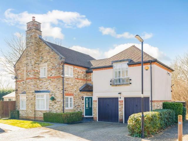 5 bedroom detached house to rent