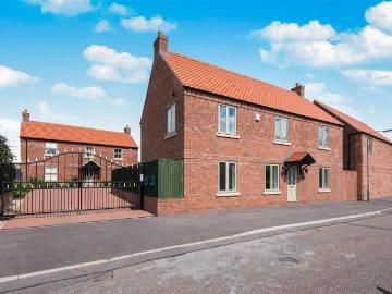 5 bedroom detached house to rent