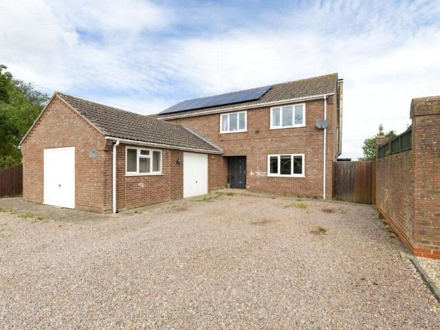 5 bedroom detached house to rent