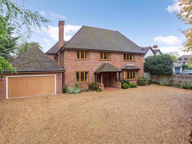5 bedroom detached house to rent