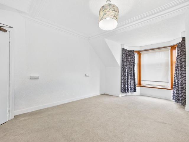 5 bedroom detached house to rent
