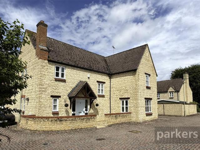 5 bedroom detached house to rent