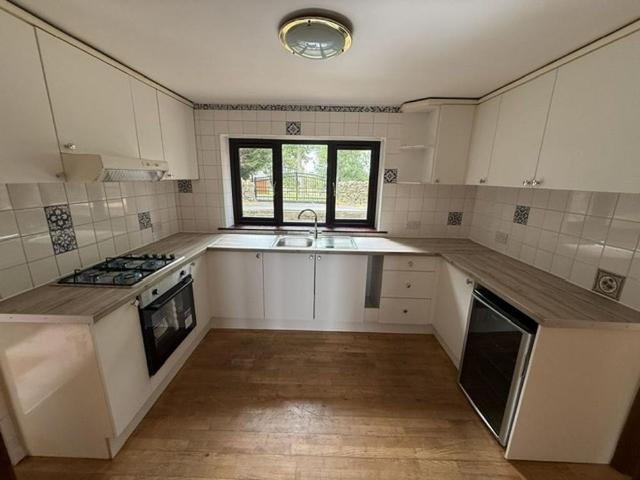 5 bedroom detached house to rent