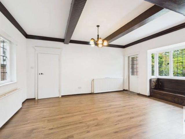 5 bedroom detached house to rent