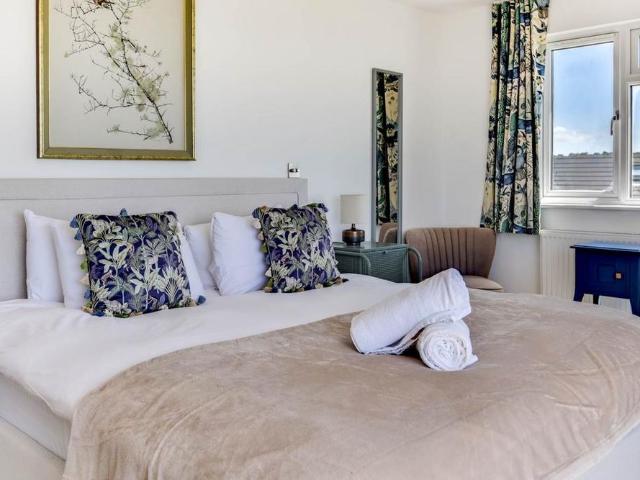 5 bedroom detached house to rent