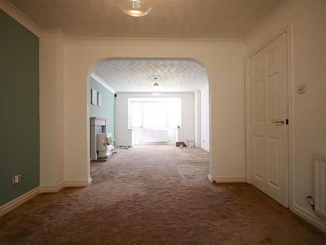 5 bedroom detached house to rent
