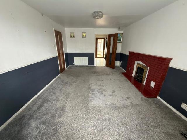 5 bedroom detached house to rent