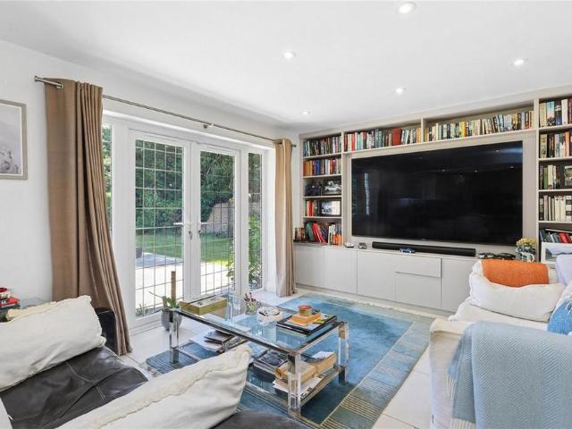5 bedroom detached house to rent