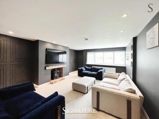 5 bedroom detached house to rent