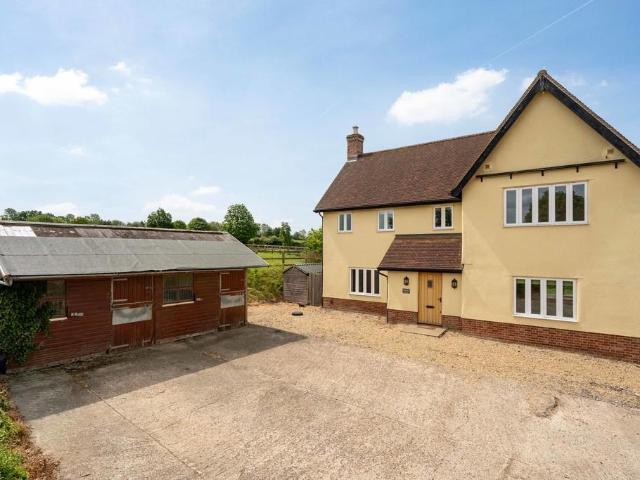 5 bedroom detached house to rent
