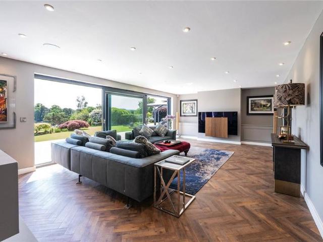 5 bedroom detached house to rent