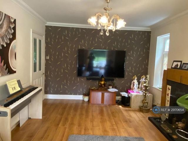 5 bedroom detached house to rent