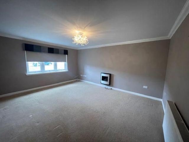 5 bedroom detached house to rent