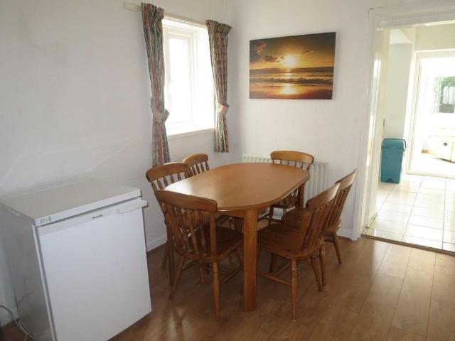 5 bedroom detached house to rent