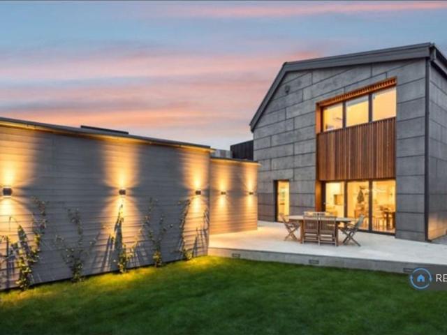 5 bedroom detached house to rent