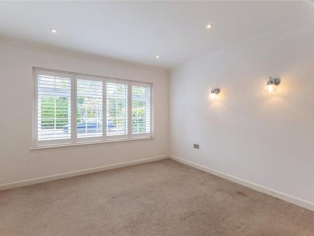 5 bedroom detached house to rent