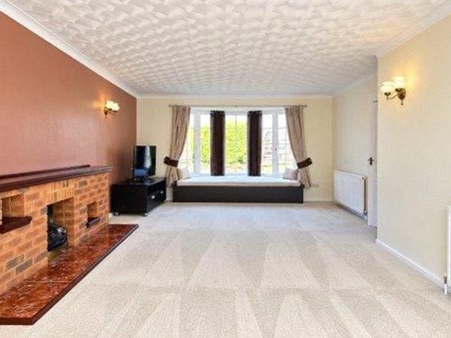 5 bedroom detached house to rent