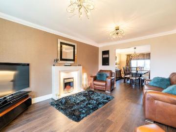 5 bedroom detached house to rent