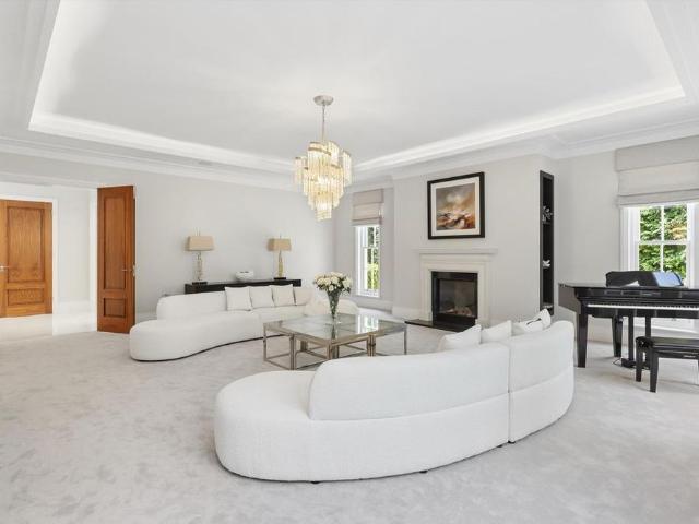 5 bedroom detached house to rent