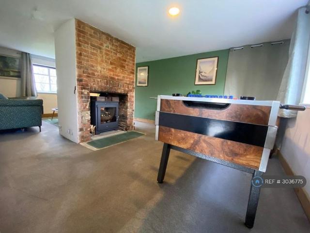5 bedroom detached house to rent