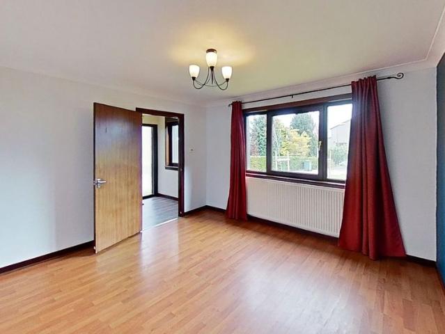 5 bedroom detached house to rent