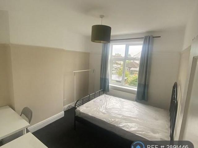 5 bedroom detached house to rent
