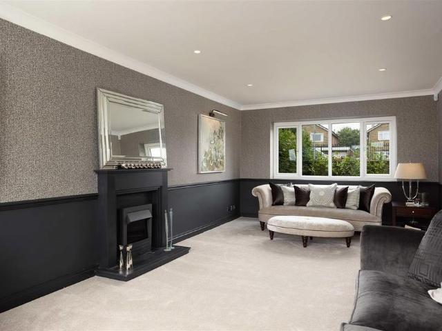5 bedroom detached house to rent