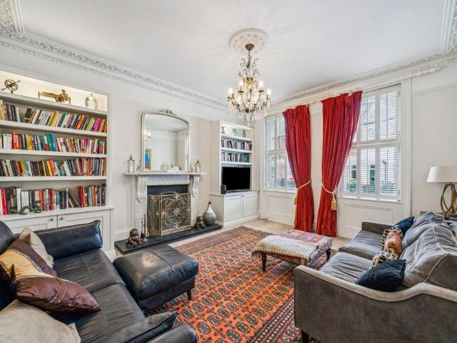 5 bedroom detached house to rent