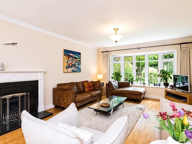 5 bedroom detached house to rent