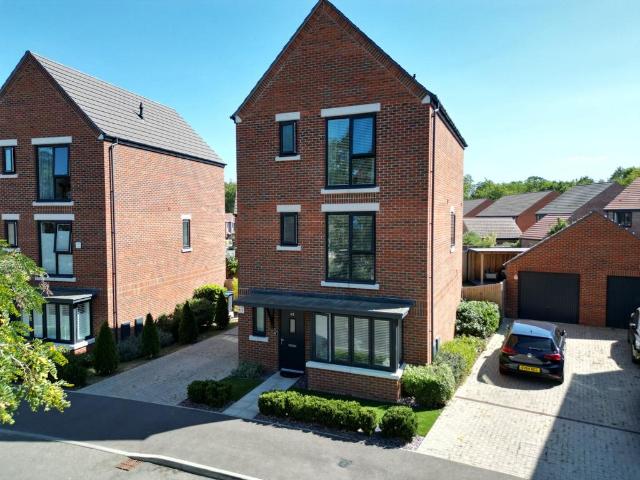 5 bedroom detached house to rent