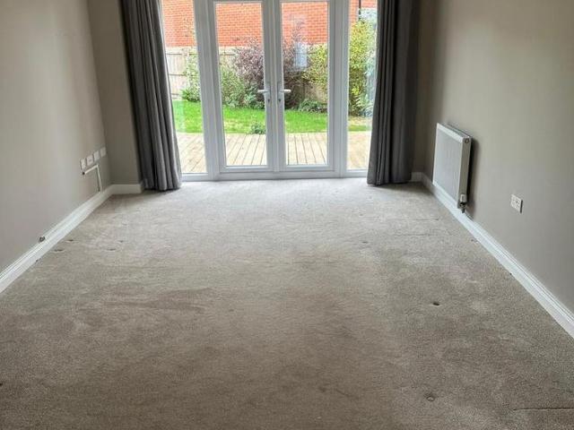 5 bedroom detached house to rent