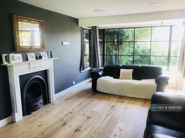 5 bedroom detached house to rent