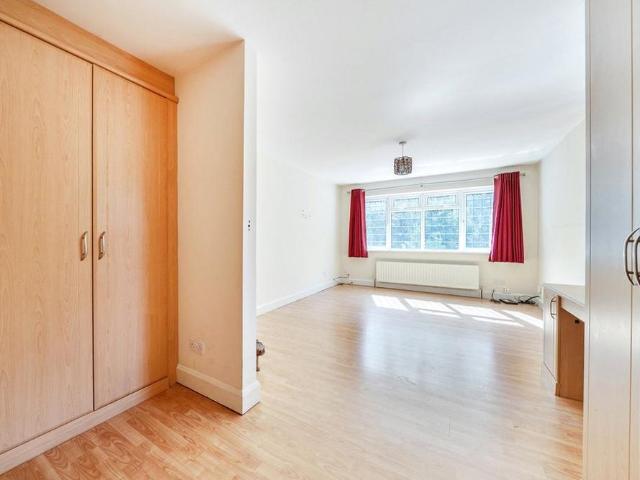 5 bedroom detached house to rent