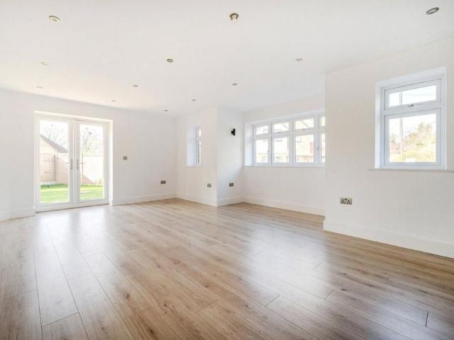 5 bedroom detached house to rent