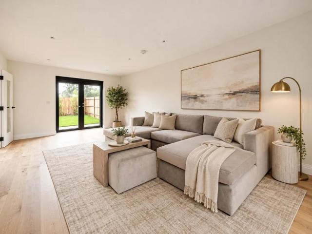 5 bedroom detached house to rent