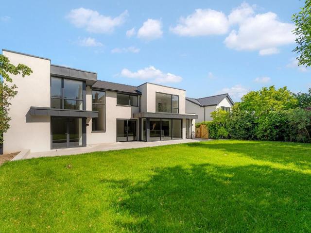 5 bedroom detached house to rent