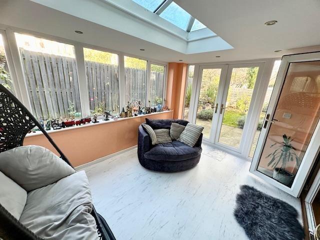 5 bedroom detached house to rent