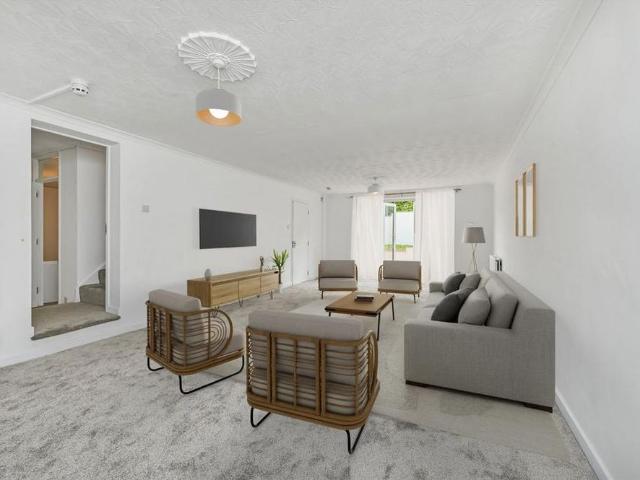 5 bedroom detached house to rent