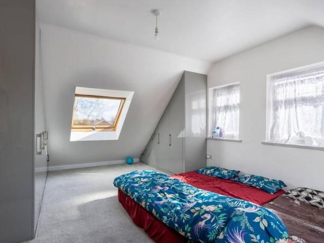 5 bedroom detached house to rent