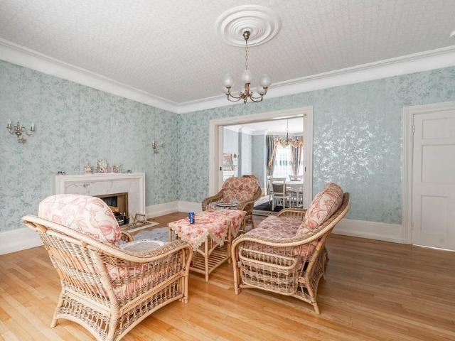 5 bedroom detached house to rent