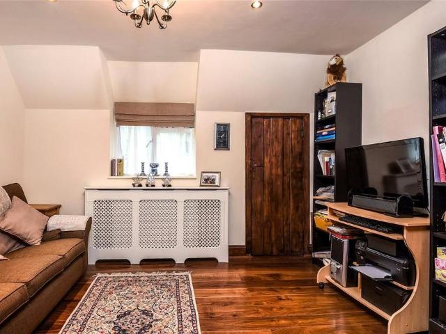 5 bedroom detached house to rent