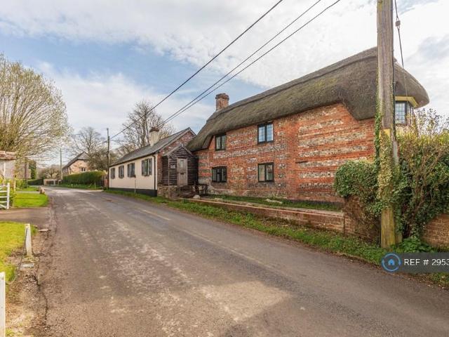 5 bedroom detached house to rent