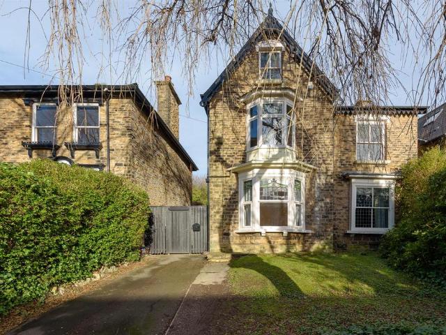 5 bedroom detached house to rent