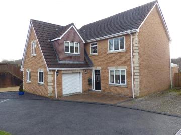 5 bedroom detached house to rent