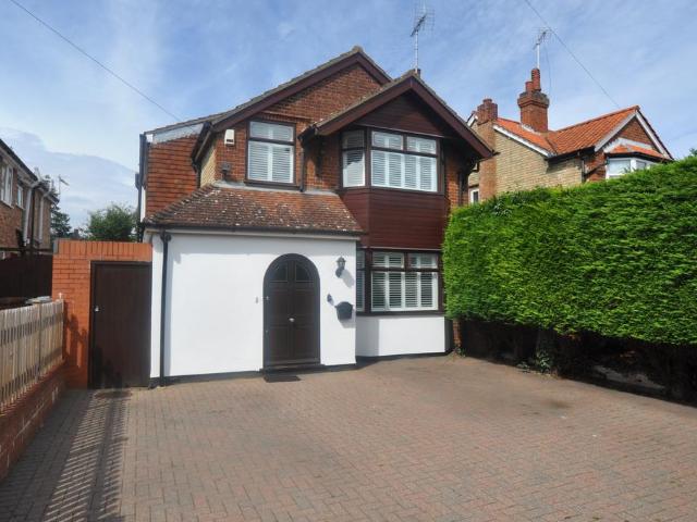 5 bedroom detached house to rent