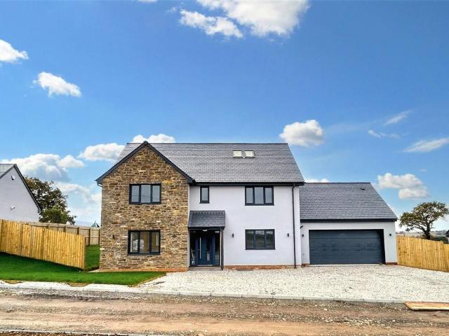 5 bedroom detached house to rent